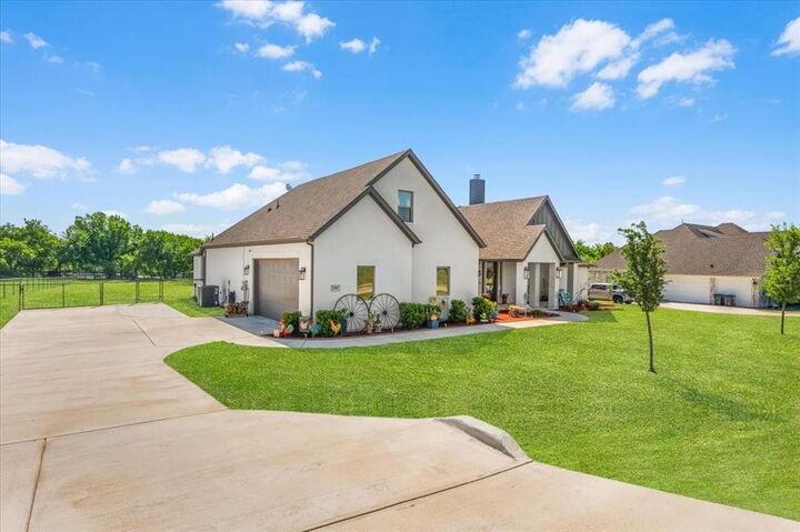 Property Photo: 250 Odell Road TX 76082