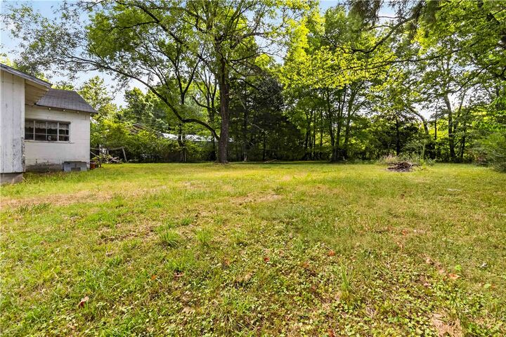 Property Photo:  400 S Cunningham Lane  AR 72701 