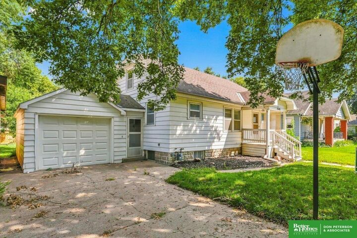 Property Photo: 1540 N Maxwell Avenue NE 68025