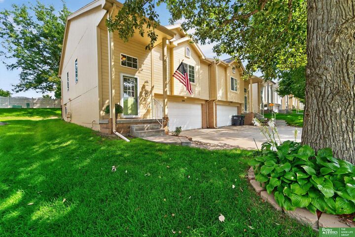 Property Photo: 15106 Camden Avenue NE 68116