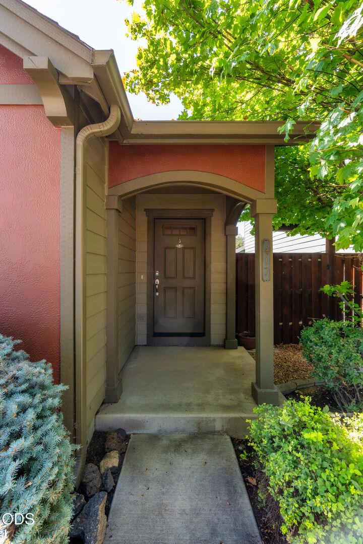 Property Photo:  417 NW 27th Street  OR 97756 