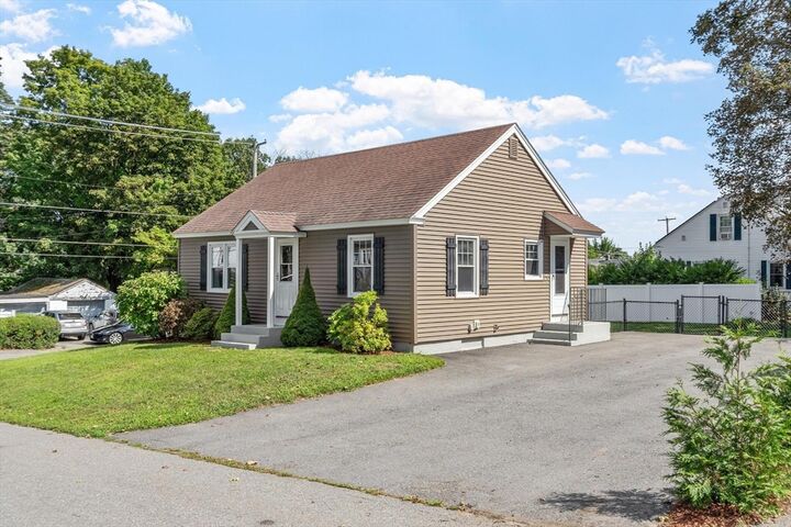 Property Photo:  4 Maverick St  MA 01420 