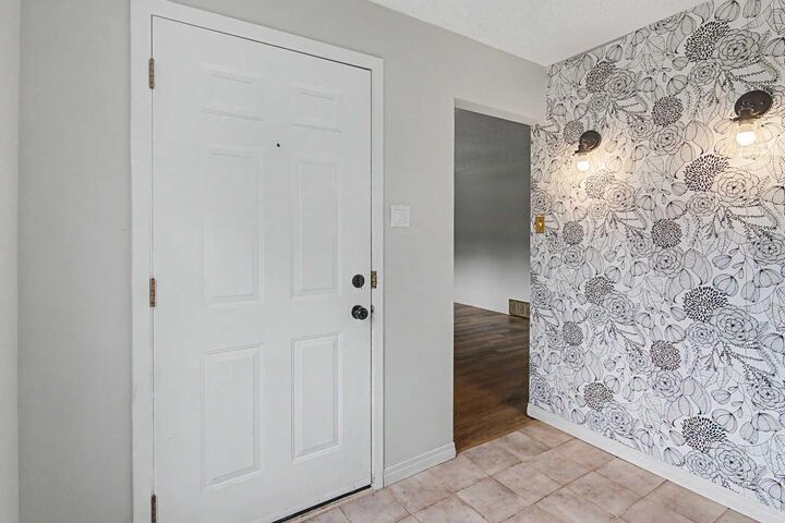 Property Photo:  2214 24A Street SW  AB T3E 1V8 