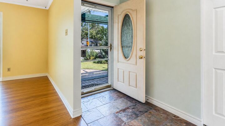 Property Photo:  1027 Lake Sylvan Drive SE  AB T2J 2P9 