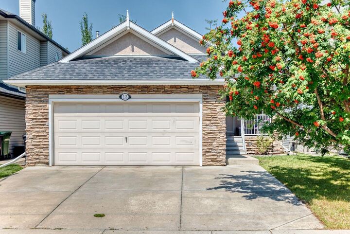 Property Photo: 13 Cresthaven Way SW AB T3B 5X8