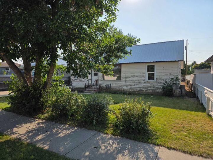 Property Photo:  5906 54 Street  AB T1G 1K3 