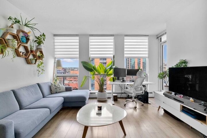 Property Photo: 1500 7 Street SW 905 AB T2R 1A7