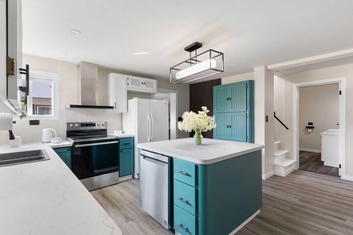 Property Photo:  222 45 Avenue W  AB T0L 0T0 