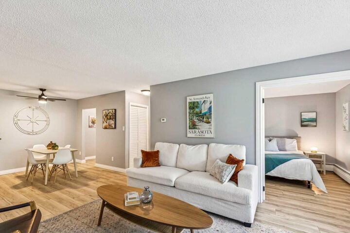 315 Southampton Drive SW 8302 — photo 1