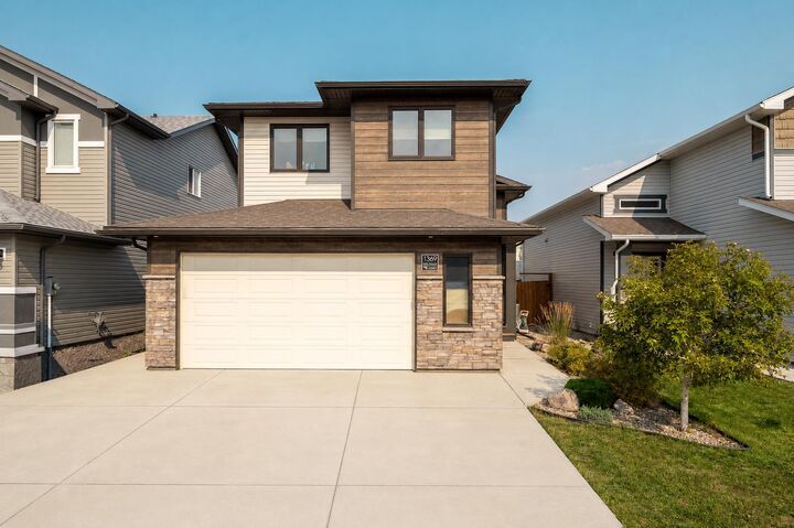 1369 Pacific Circle W — photo 1