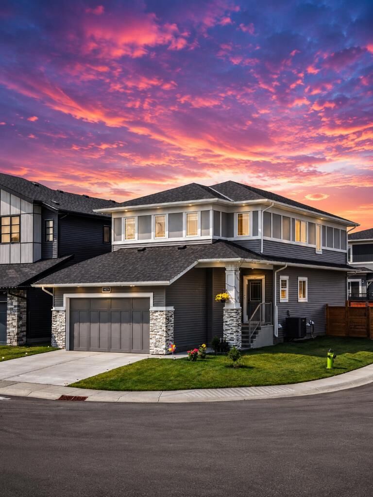 Property Photo: 1429 Chinook Gate Glen SW AB T4B 5J2