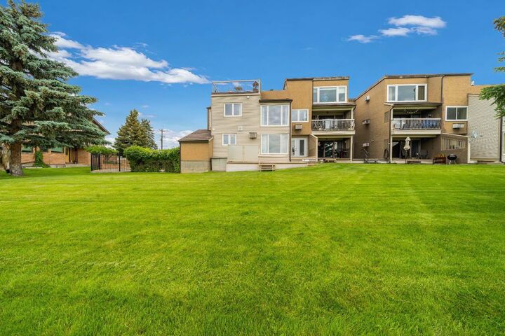 Property Photo: 1051 3 Street NW 112 AB T1A 7Y4
