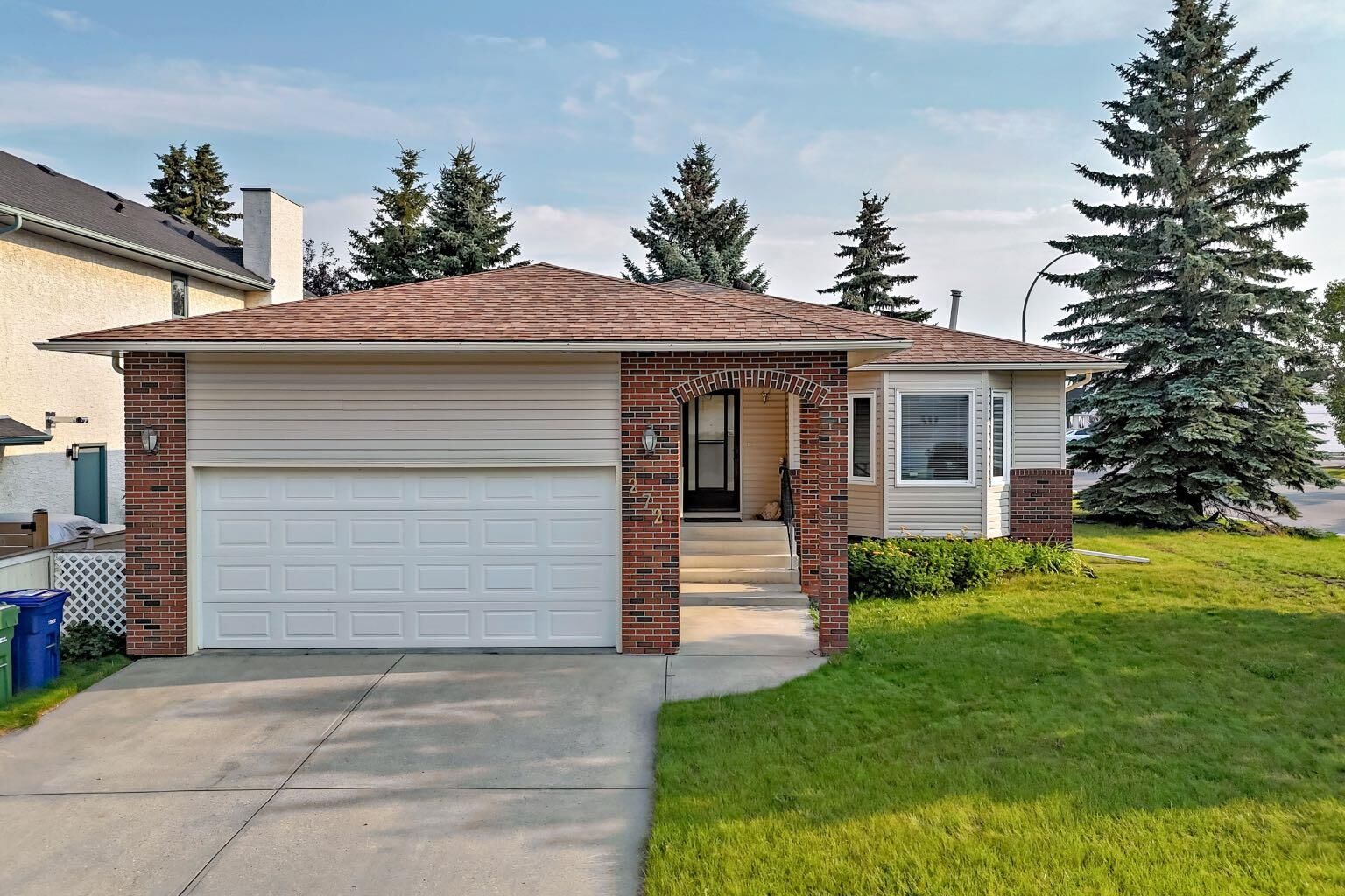 Photo de la propriété:  272 Woodside Road NW  AB T4B 2C6 