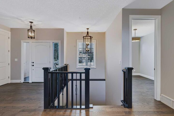Property Photo: 924 East Lakeview Road AB T1X 1B1