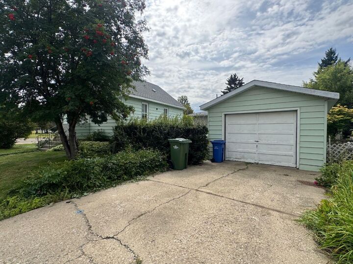 Property Photo:  4701 52 Avenue  AB T9A 0W5 