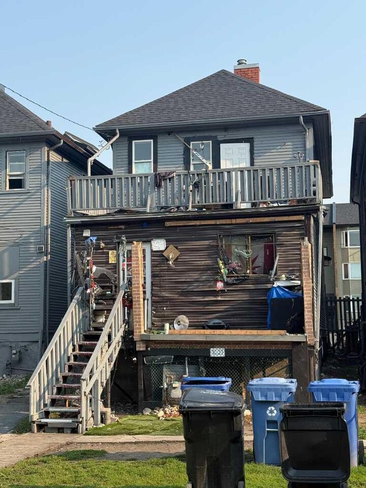 Property Photo:  1621 12 Avenue SW  AB T3C 0R3 