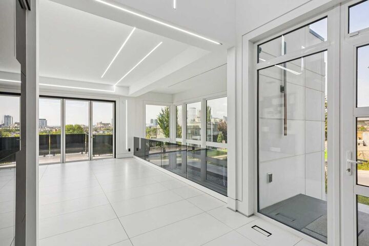 Property Photo: 1104 Drury Avenue NE AB T2E 0M2