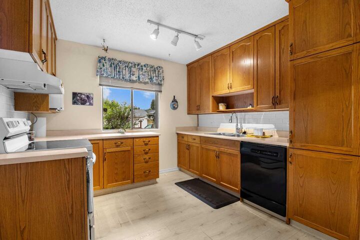 Property Photo: 39 Ogden Ave. Avenue AB T4N 5B2