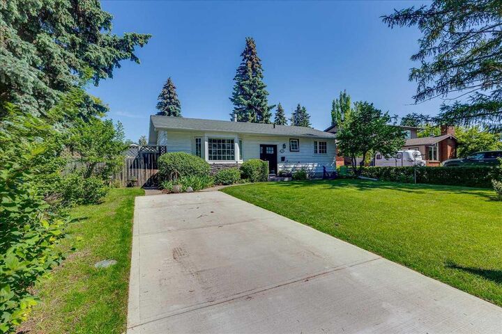 Property Photo:  109 Selkirk Boulevard  AB T4N 0G8 