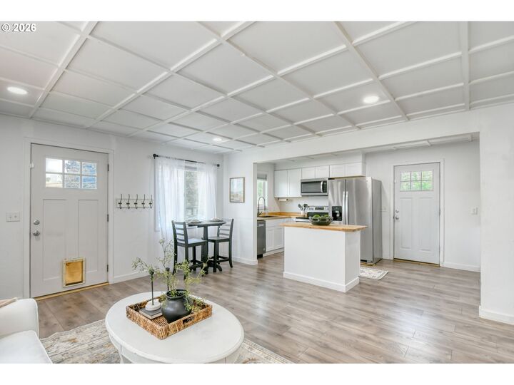 Property Photo:  609 SE 8th St  OR 97801 
