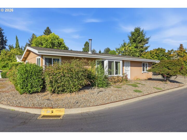 Property Photo: 100 SW 195th Ave 204 OR 97006