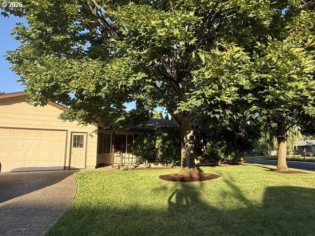 Property Photo: 3353 Wisteria St OR 97404