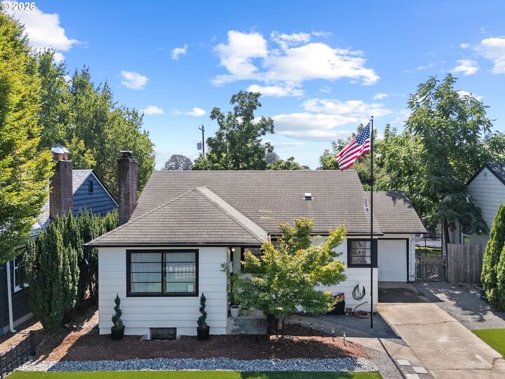 Property Photo:  207 NW 45th St  WA 98660 