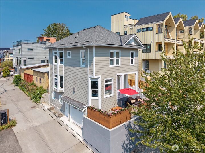 Property Photo:  2216 E Fir Street  WA 98122 