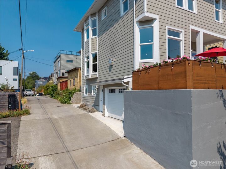 Property Photo: 2216 E Fir Street WA 98122