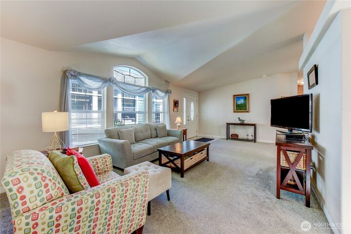 Property Photo:  6712  243rd Avenue E  WA 98321 