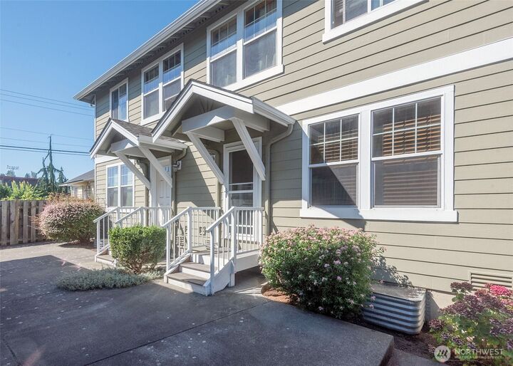 Property Photo:  3627  Lombard Avenue A  WA 98021 