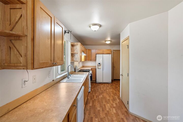Property Photo:  865 S 52nd Street  WA 98408 