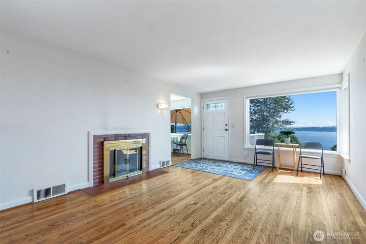 Property Photo: 927 Lake Washington Blvd S WA 98144
