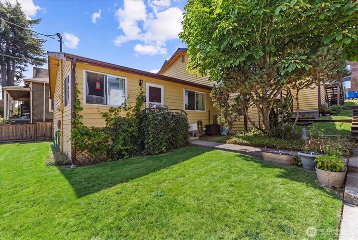 Property Photo: 125 27th Avenue E WA 98112