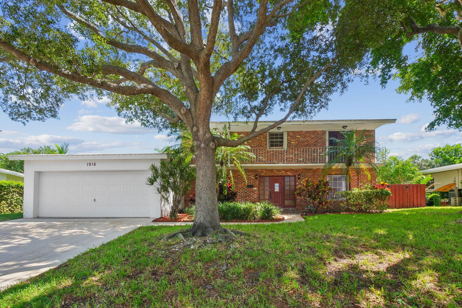 Property Photo: 1916 Harbourview Drive FL 33316