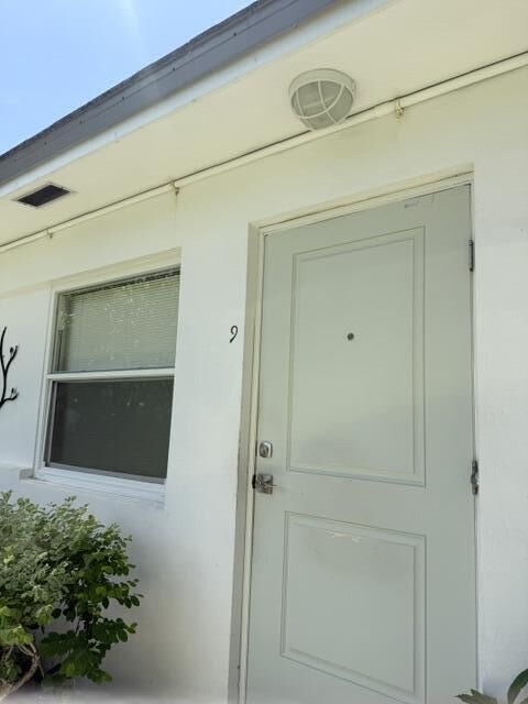 Property Photo:  2060 NE 1st Street 9  FL 33441 