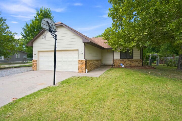 Property Photo:  601 Joye  KS 67002 