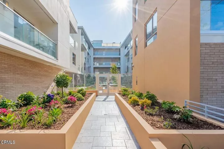 Property Photo:  137 S Wilson Avenue 106  CA 91106 