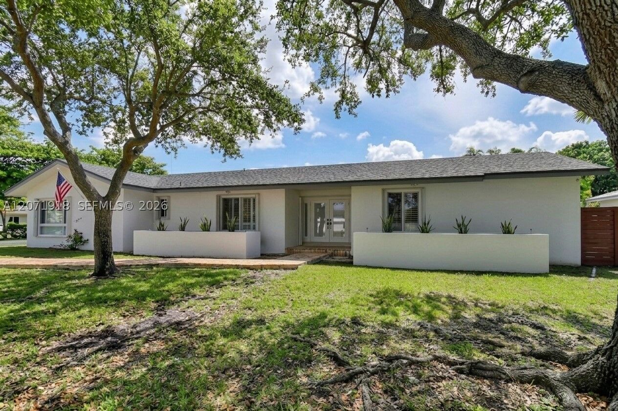 Property Photo: 13241 SW 104th Ave FL 33176