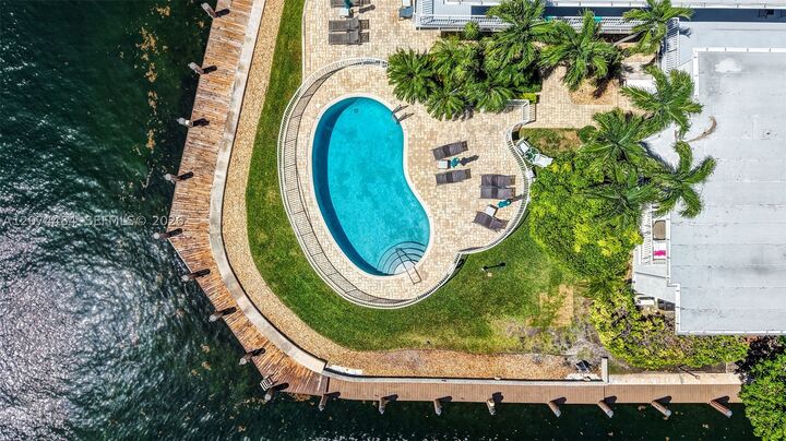 Property Photo: 1705 N Riverside Dr 2 FL 33062