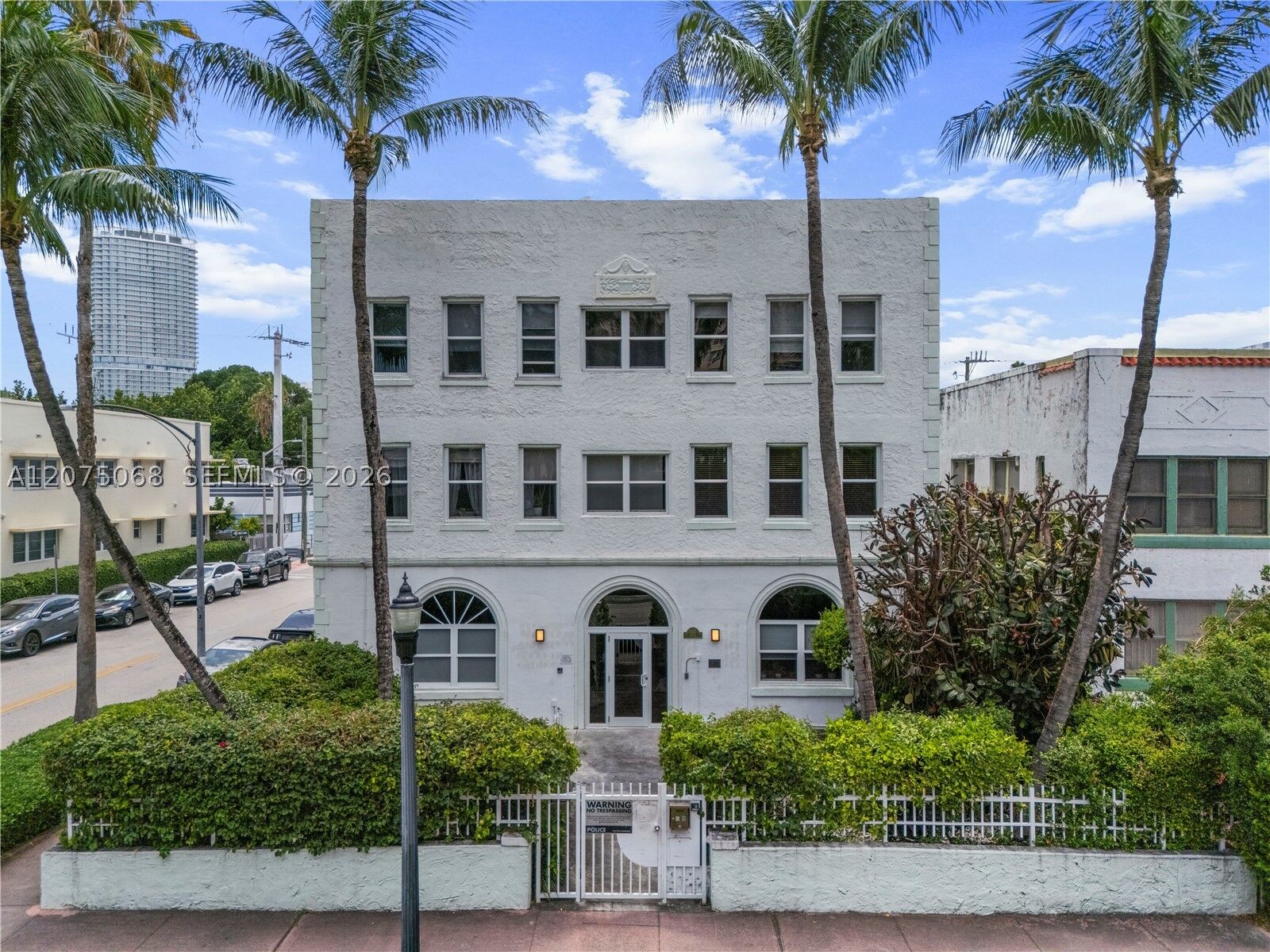 Property Photo: 802 Euclid Ave 305 FL 33139