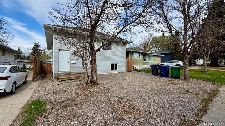 Property Photo: 215 V Avenue N SK S7L 3E5