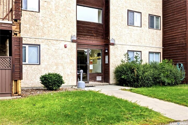 Property Photo:  31 Rodenbush Drive 205  SK S4R 8C7 