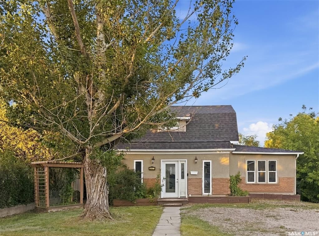 Property Photo: 357 3rd Avenue NE SK S9H 2G8
