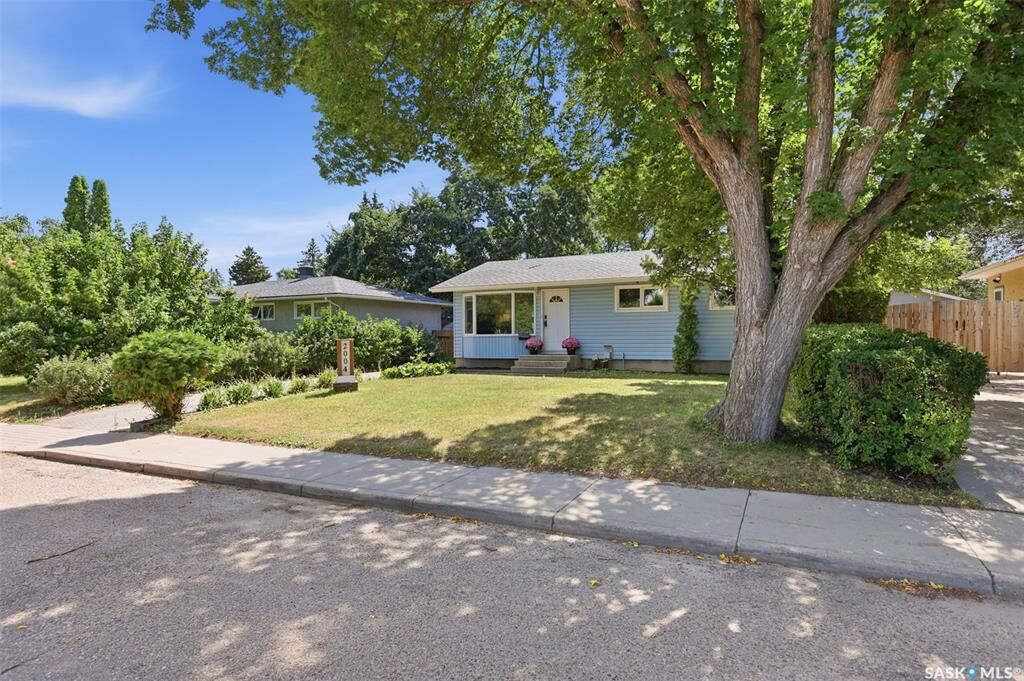 Property Photo:  2004 Adelaide Street E  SK S7J 3K3 