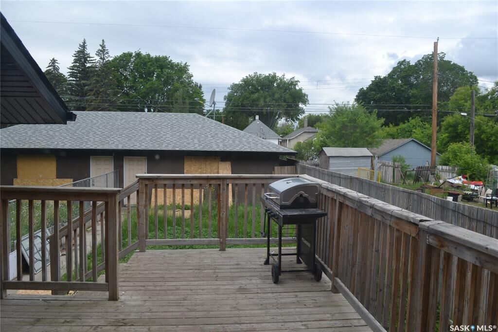 Property Photo: 417 S Avenue S SK S7M 3A3