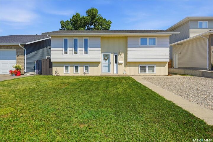 1630 Spadina Drive — photo 1