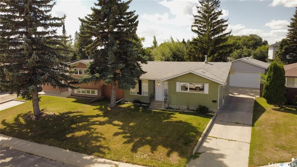 Property Photo:  142 Blake Place  SK S7M 4C1 