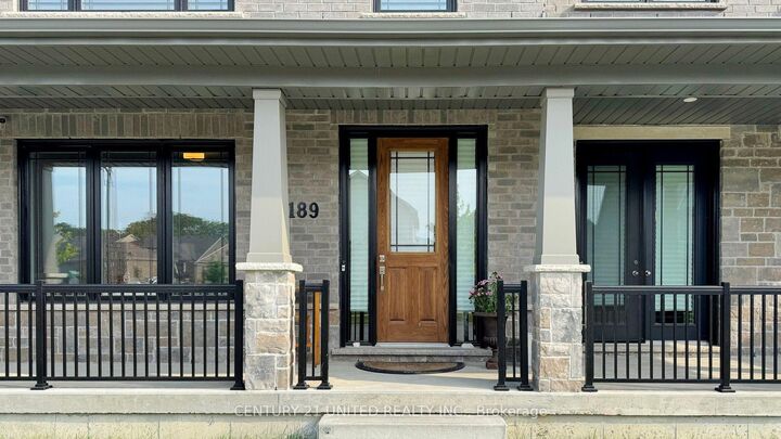 Photo de la propriété: 189 Strachan Street ON L1A 0E9