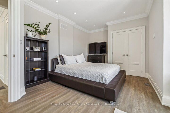 Property Photo: 1211 Pinegrove Road ON L6L 2W8